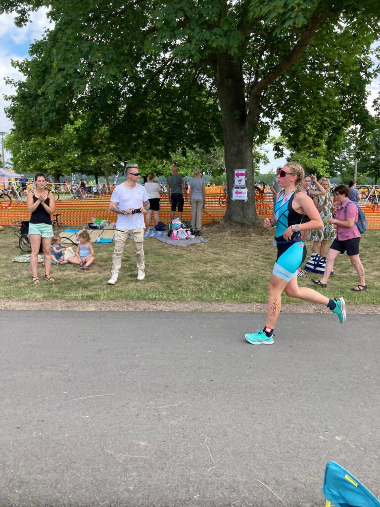 Lisa Spierling beim Start der Laufstrecke